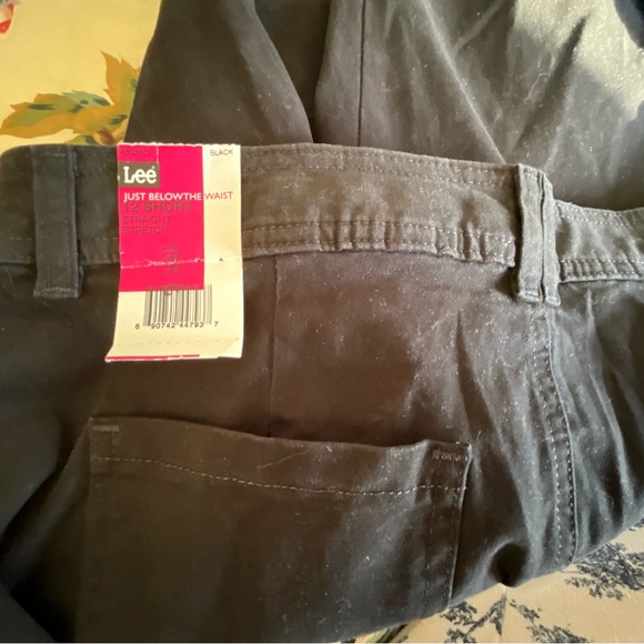 Lee Women’s Jeans NWT Size 12 Short Black Classic Fit Stretch Straight Leg - Picture 5 of 7